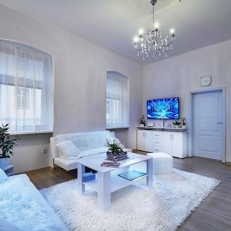Apartman Bb Centrum Banská Bystrica Exterior foto