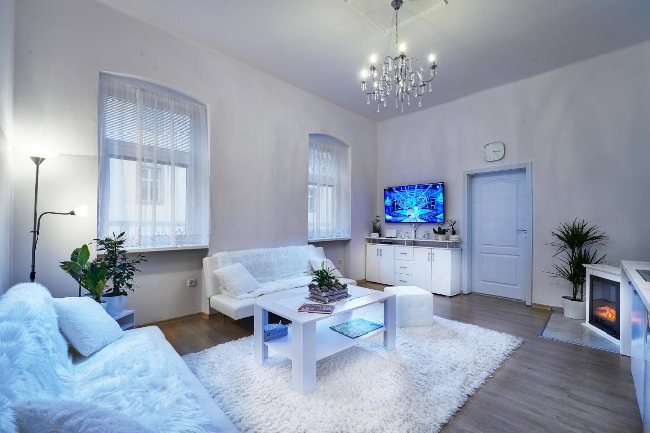 Apartman Bb Centrum Banská Bystrica Exterior foto