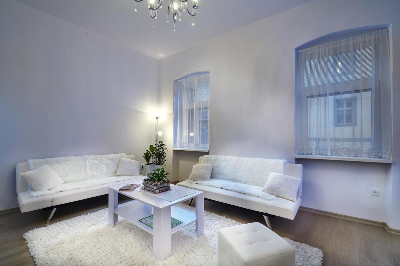 Apartman Bb Centrum Banská Bystrica Exterior foto