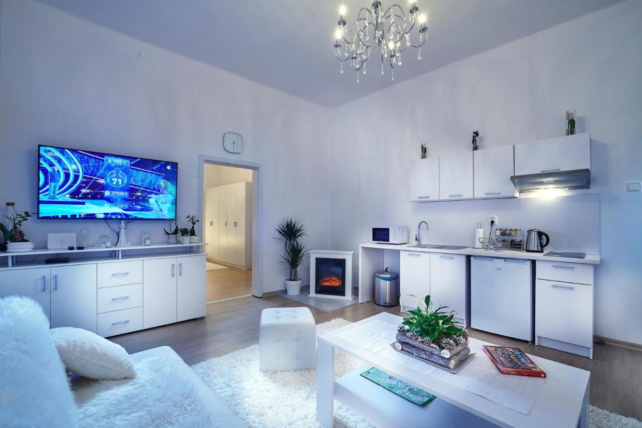 Apartman Bb Centrum Banská Bystrica Exterior foto