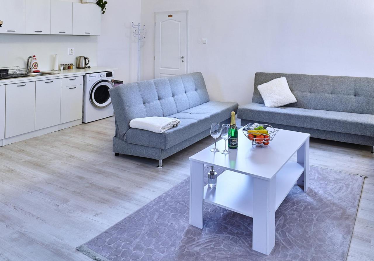 Apartman Bb Centrum Banská Bystrica Exterior foto